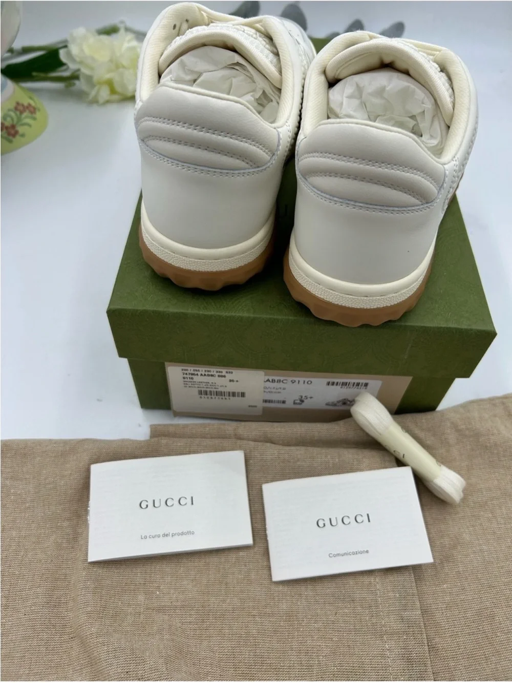 Women’s Gucci, Mac 80 low top leather sneakers size 35.5 fits 6 US made in Italy